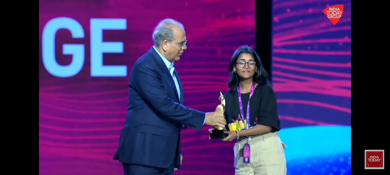 Kalantar's 1st student Anjali Verma won 1st prize in the Webtoon Challenge during Waves Summit 2025 